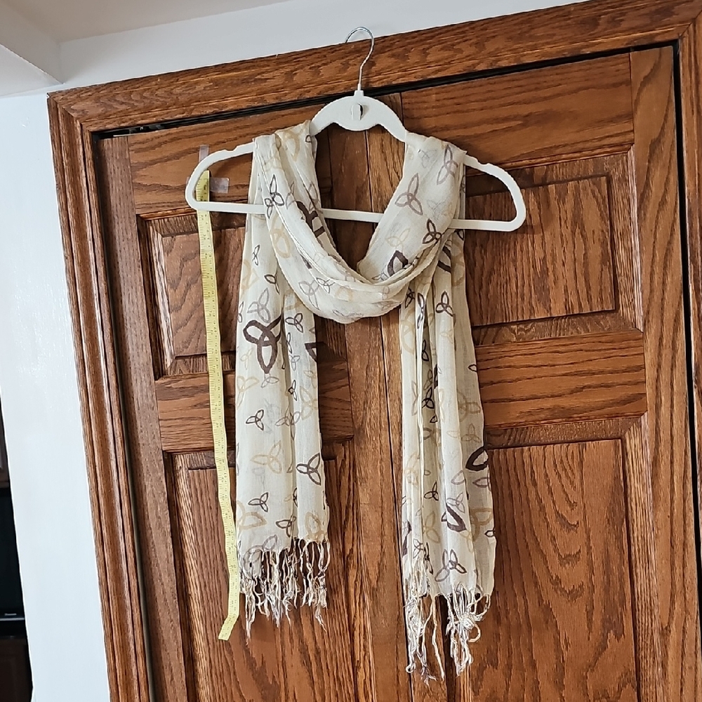 Elegant Cream and Brown Scarf